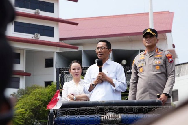 Demo di depan Kantor BP Batam Aksi warga menuntut Krisis Air