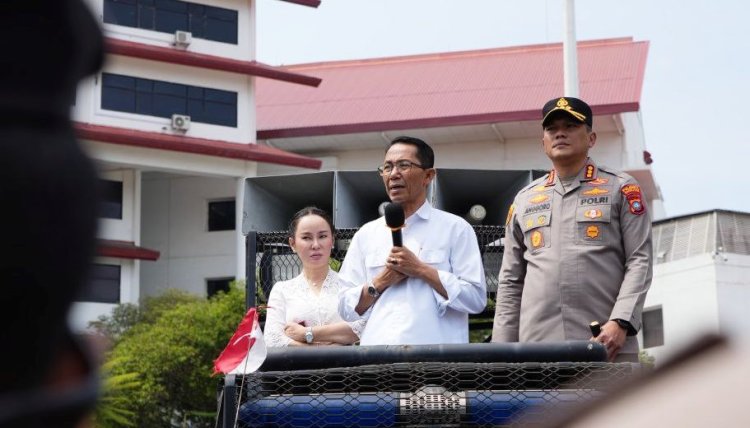 Demo di depan Kantor BP Batam Aksi warga menuntut Krisis Air